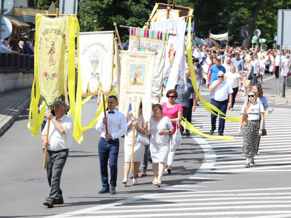 Hrubieszów: Procesja Bożego Ciała w parafiach św. Mikołaja i św. Stanisława Kostki [ZDJĘCIA]