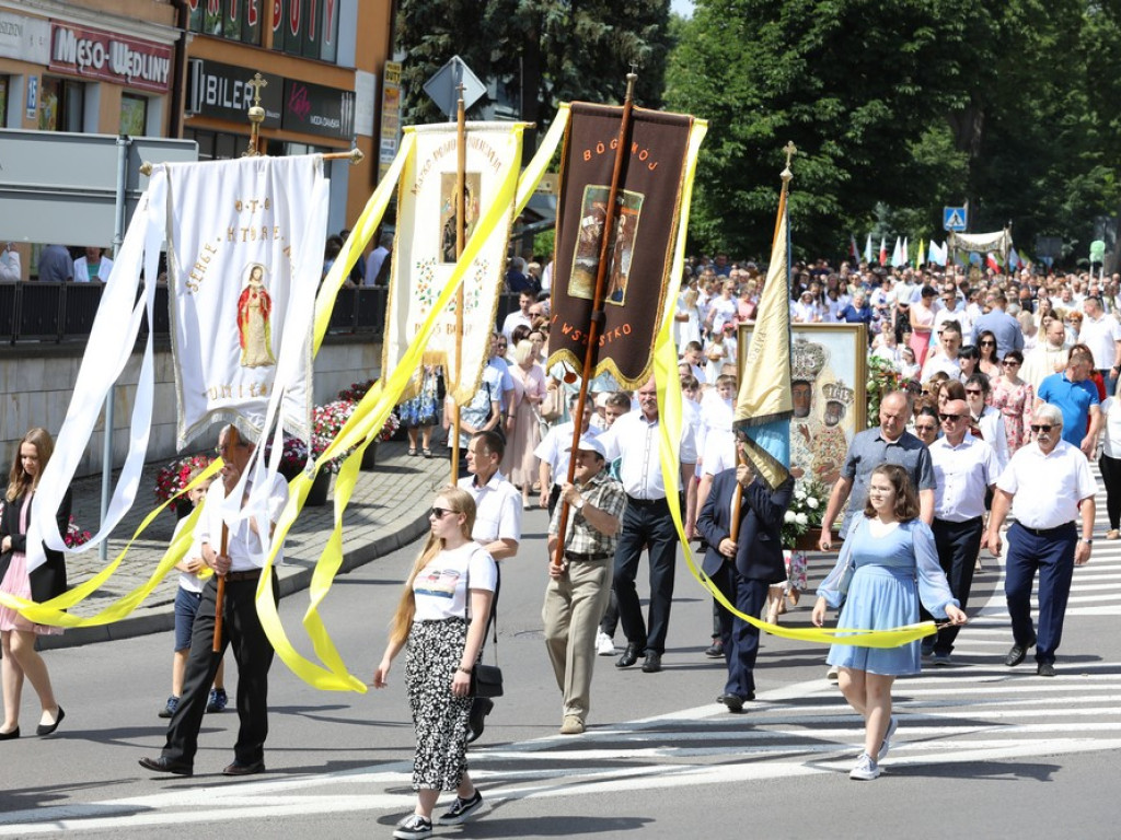Hrubieszów: Procesja Bożego Ciała w parafiach św. Mikołaja i św. Stanisława Kostki [ZDJĘCIA]