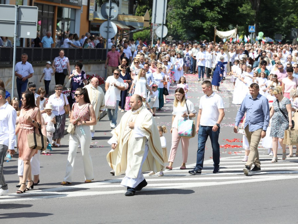 Hrubieszów: Procesja Bożego Ciała w parafiach św. Mikołaja i św. Stanisława Kostki [ZDJĘCIA]