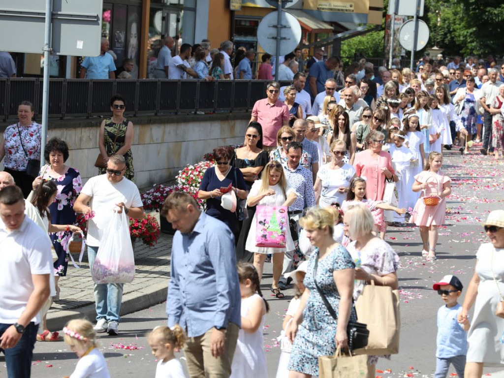Hrubieszów: Procesja Bożego Ciała w parafiach św. Mikołaja i św. Stanisława Kostki [ZDJĘCIA]