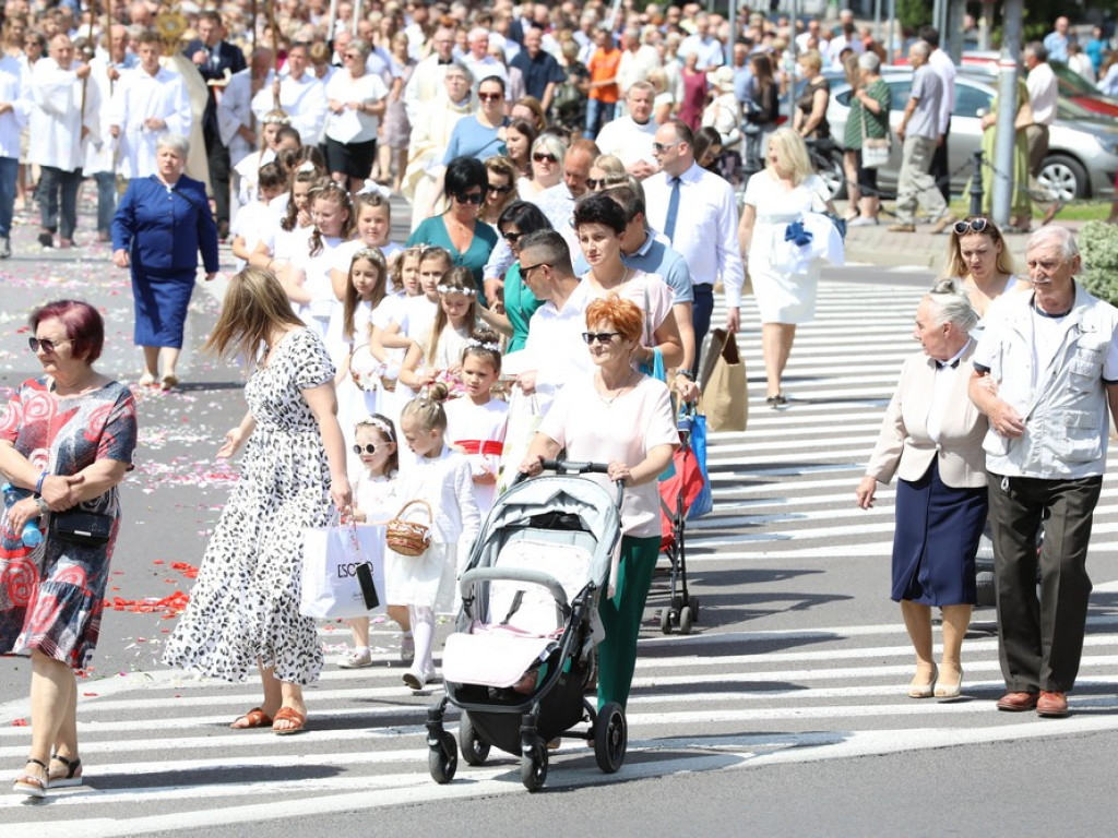 Hrubieszów: Procesja Bożego Ciała w parafiach św. Mikołaja i św. Stanisława Kostki [ZDJĘCIA]