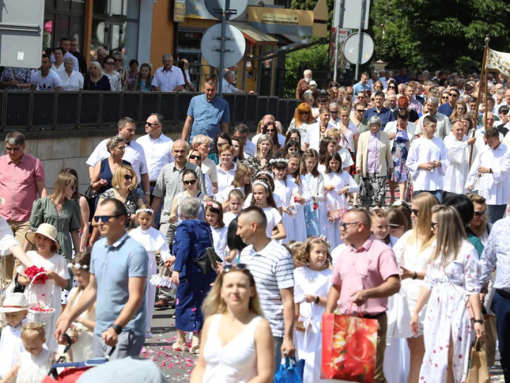 Hrubieszów: Procesja Bożego Ciała w parafiach św. Mikołaja i św. Stanisława Kostki [ZDJĘCIA]