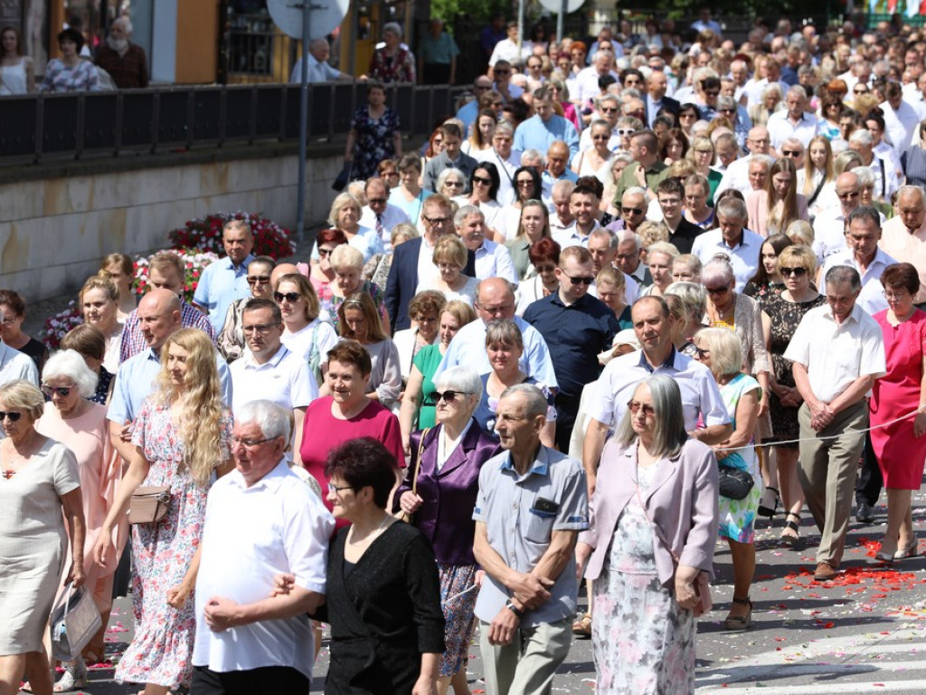Hrubieszów: Procesja Bożego Ciała w parafiach św. Mikołaja i św. Stanisława Kostki [ZDJĘCIA]