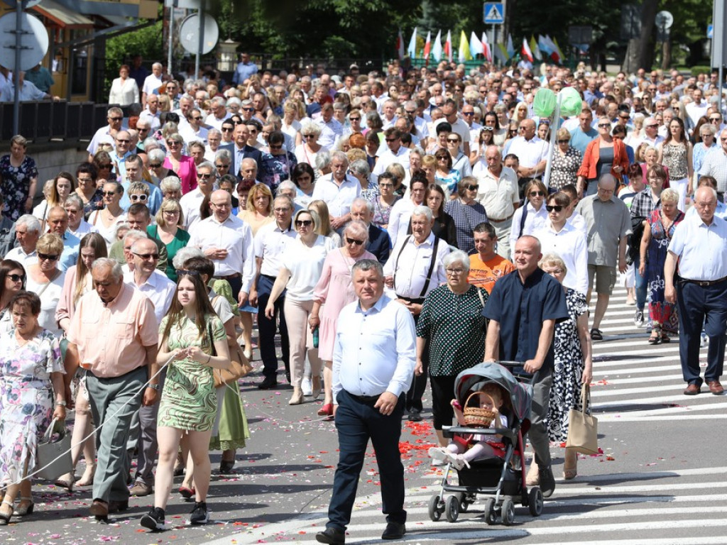 Hrubieszów: Procesja Bożego Ciała w parafiach św. Mikołaja i św. Stanisława Kostki [ZDJĘCIA]