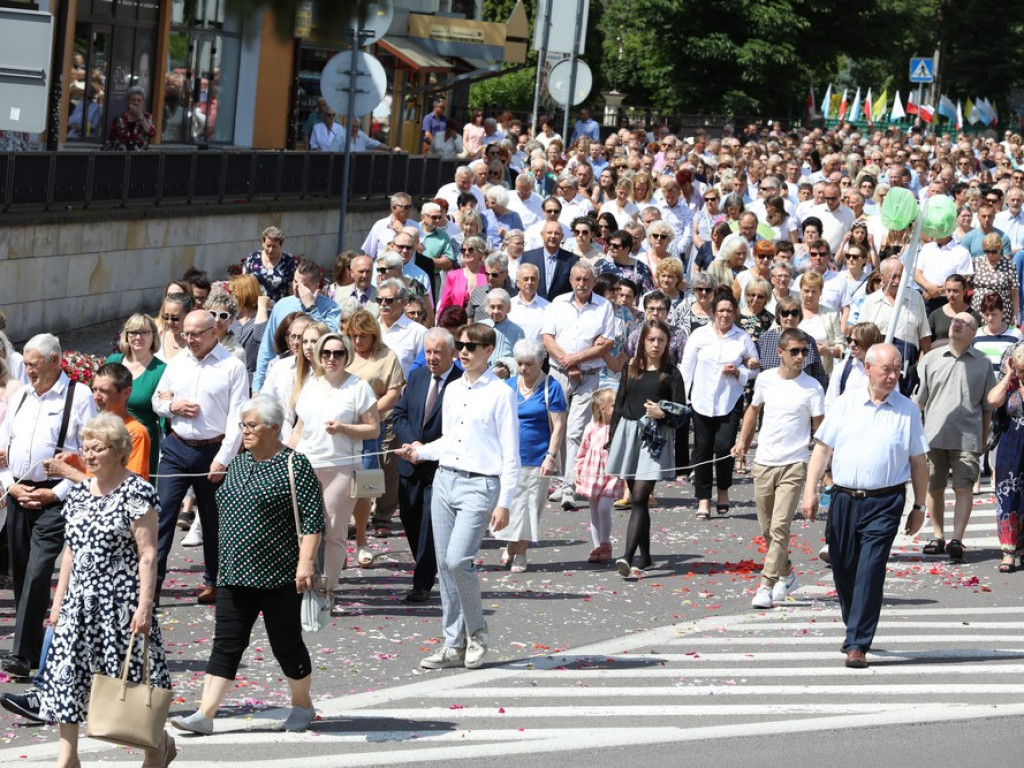 Hrubieszów: Procesja Bożego Ciała w parafiach św. Mikołaja i św. Stanisława Kostki [ZDJĘCIA]