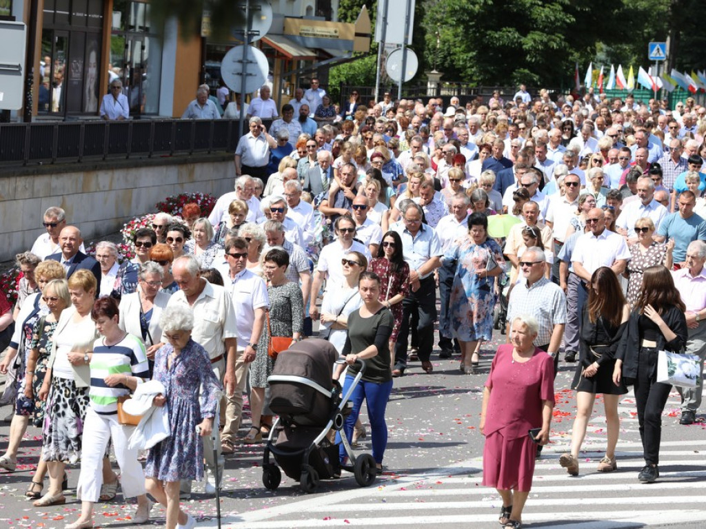 Hrubieszów: Procesja Bożego Ciała w parafiach św. Mikołaja i św. Stanisława Kostki [ZDJĘCIA]