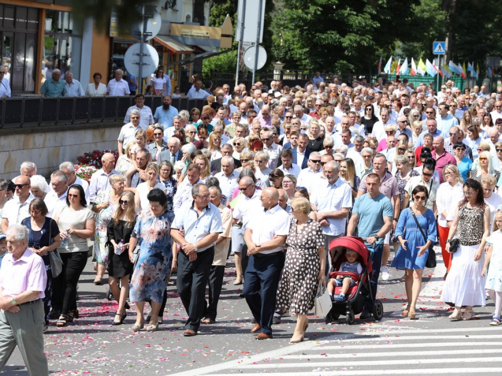 Hrubieszów: Procesja Bożego Ciała w parafiach św. Mikołaja i św. Stanisława Kostki [ZDJĘCIA]