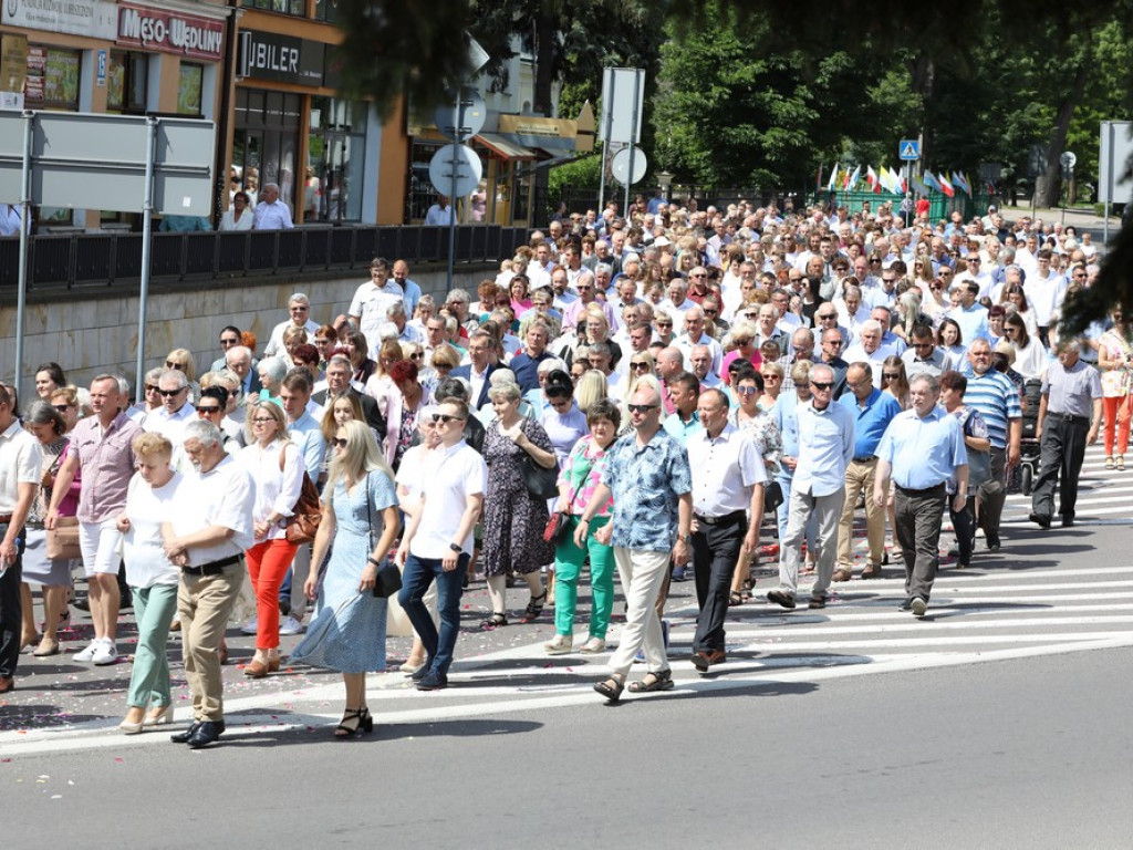 Hrubieszów: Procesja Bożego Ciała w parafiach św. Mikołaja i św. Stanisława Kostki [ZDJĘCIA]