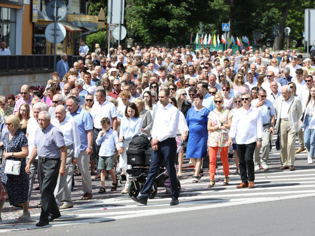 Hrubieszów: Procesja Bożego Ciała w parafiach św. Mikołaja i św. Stanisława Kostki [ZDJĘCIA]