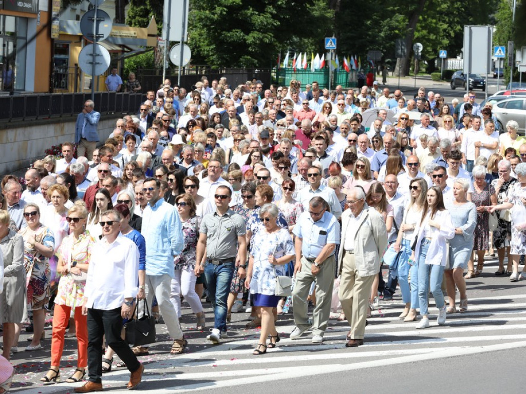 Hrubieszów: Procesja Bożego Ciała w parafiach św. Mikołaja i św. Stanisława Kostki [ZDJĘCIA]
