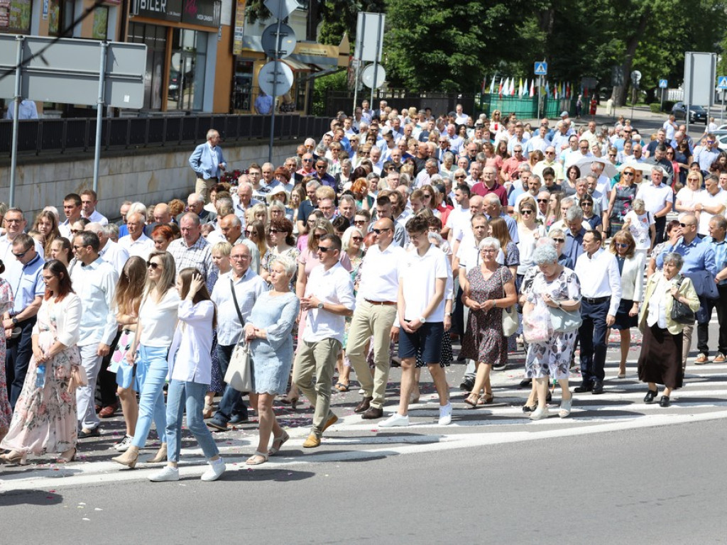 Hrubieszów: Procesja Bożego Ciała w parafiach św. Mikołaja i św. Stanisława Kostki [ZDJĘCIA]