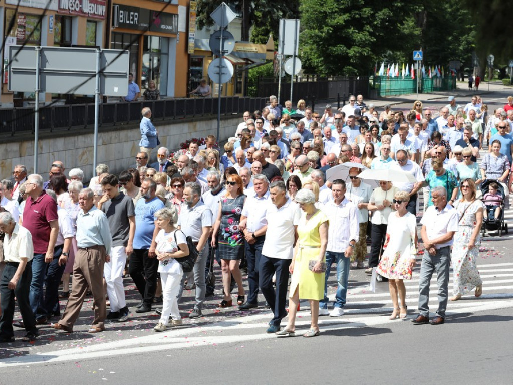 Hrubieszów: Procesja Bożego Ciała w parafiach św. Mikołaja i św. Stanisława Kostki [ZDJĘCIA]