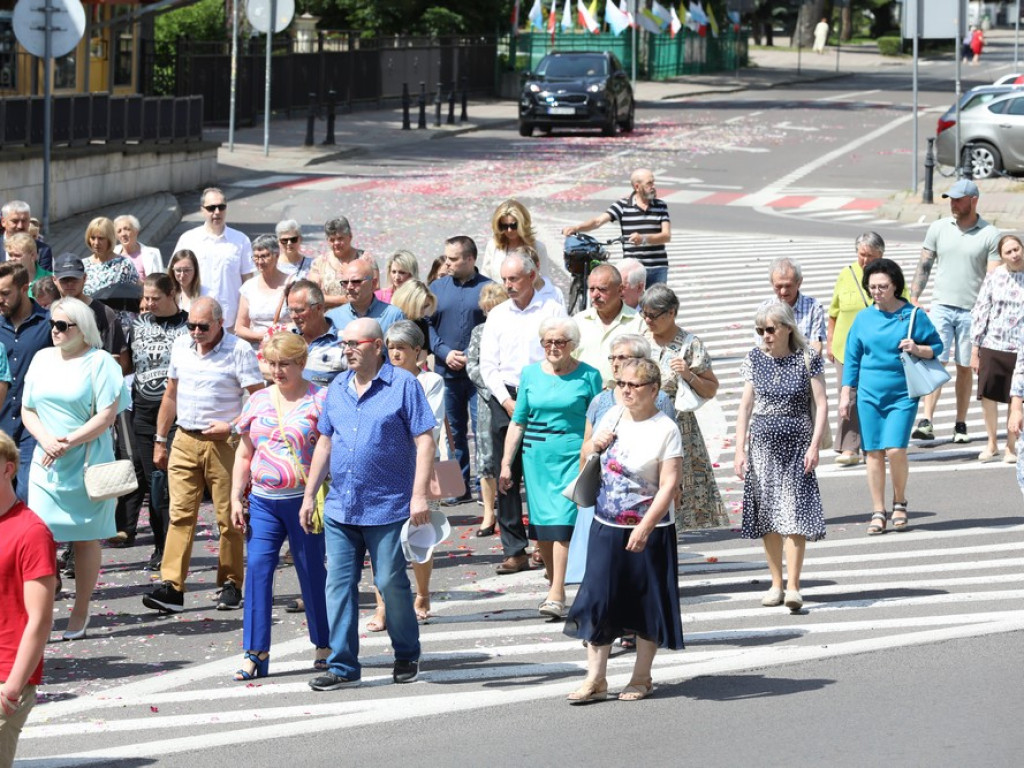 Hrubieszów: Procesja Bożego Ciała w parafiach św. Mikołaja i św. Stanisława Kostki [ZDJĘCIA]