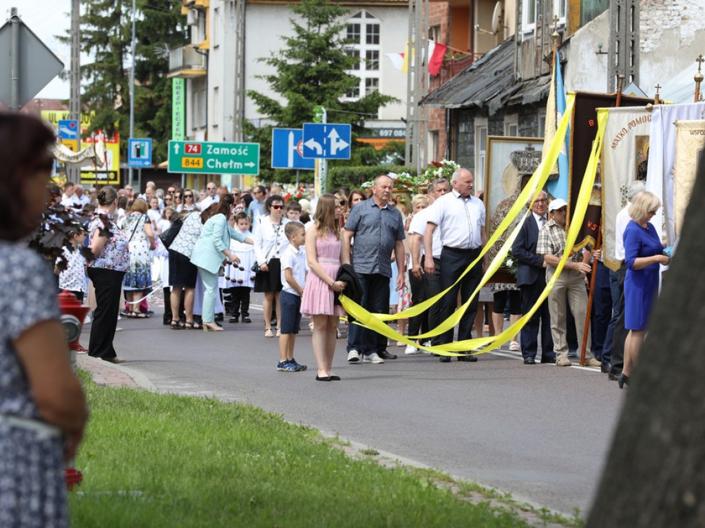 Hrubieszów: Procesja Bożego Ciała w parafiach św. Mikołaja i św. Stanisława Kostki [ZDJĘCIA]