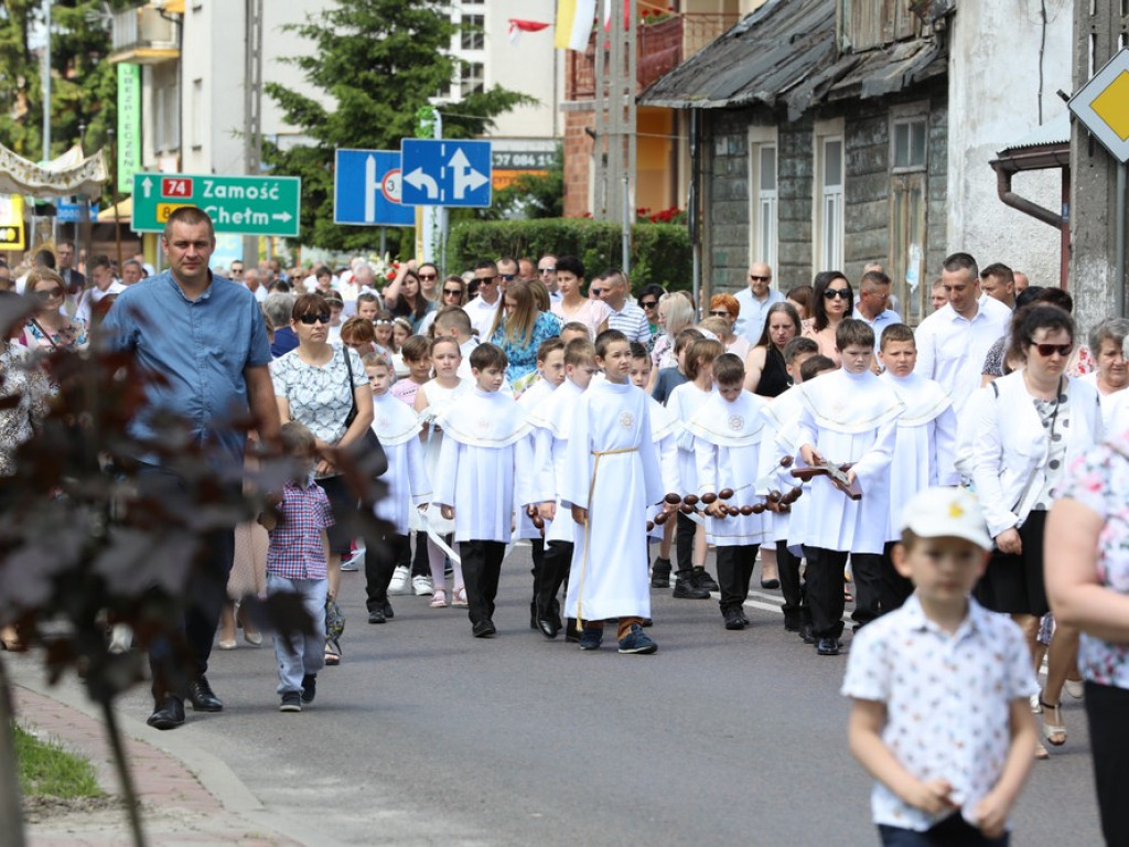 Hrubieszów: Procesja Bożego Ciała w parafiach św. Mikołaja i św. Stanisława Kostki [ZDJĘCIA]
