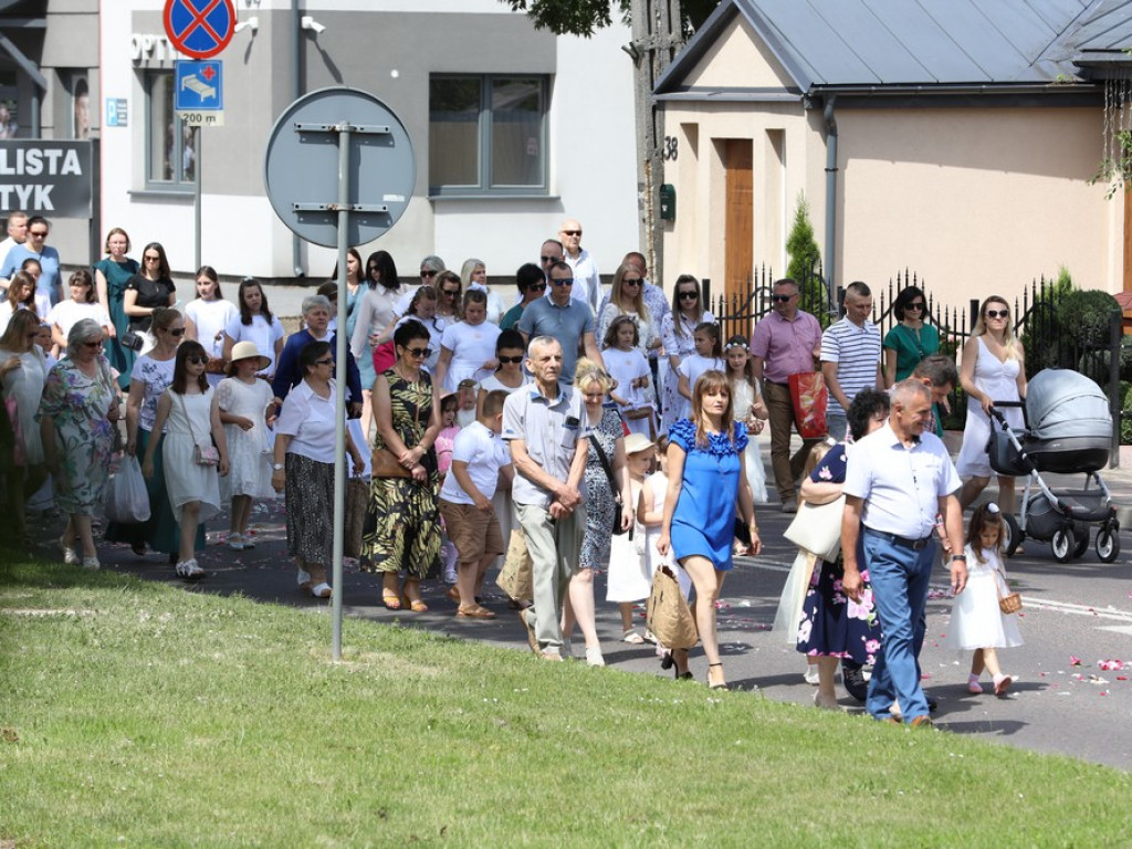 Hrubieszów: Procesja Bożego Ciała w parafiach św. Mikołaja i św. Stanisława Kostki [ZDJĘCIA]