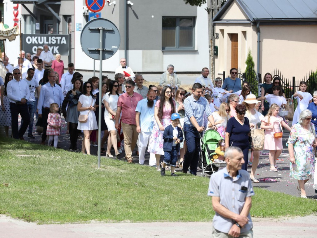 Hrubieszów: Procesja Bożego Ciała w parafiach św. Mikołaja i św. Stanisława Kostki [ZDJĘCIA]