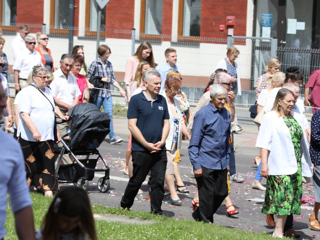 Hrubieszów: Procesja Bożego Ciała w parafiach św. Mikołaja i św. Stanisława Kostki [ZDJĘCIA]