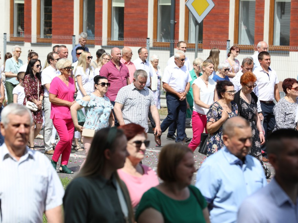 Hrubieszów: Procesja Bożego Ciała w parafiach św. Mikołaja i św. Stanisława Kostki [ZDJĘCIA]