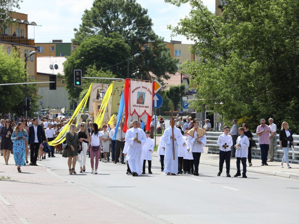 Hrubieszów: Procesja Bożego Ciała w parafiach św. Mikołaja i św. Stanisława Kostki [ZDJĘCIA]