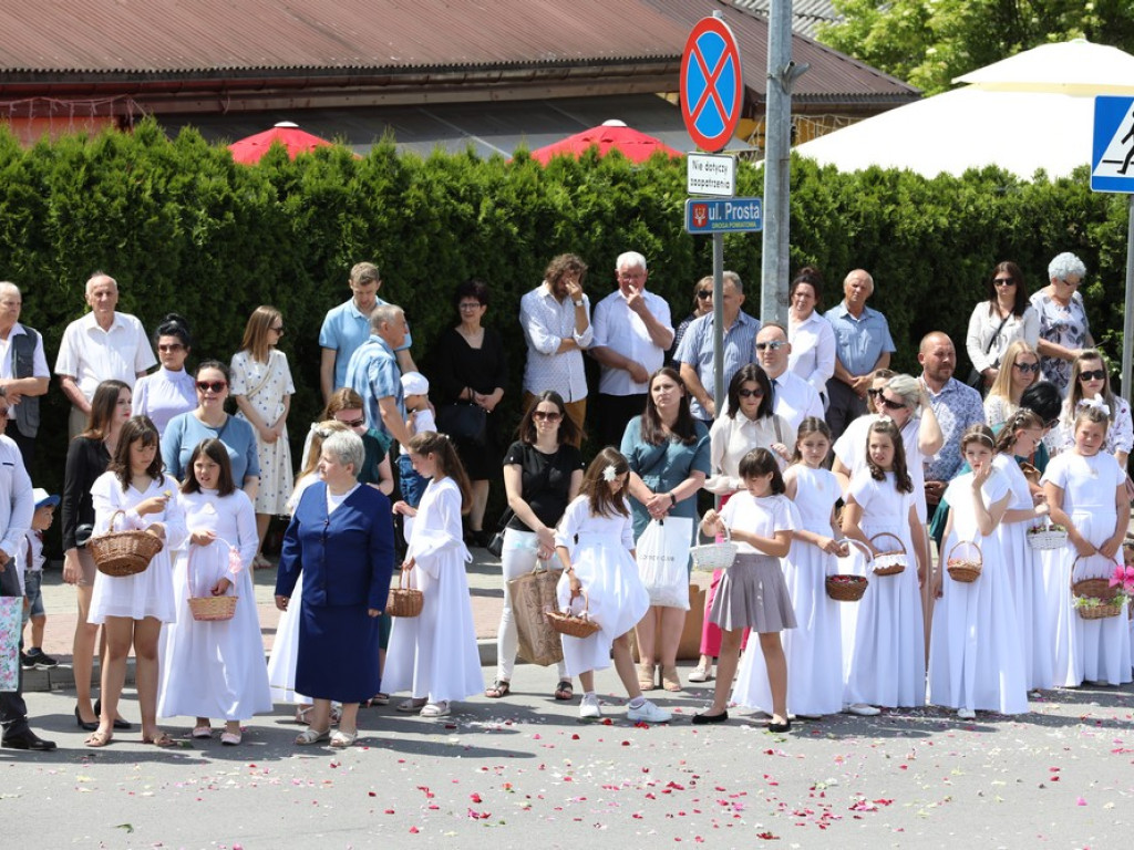 Hrubieszów: Procesja Bożego Ciała w parafiach św. Mikołaja i św. Stanisława Kostki [ZDJĘCIA]