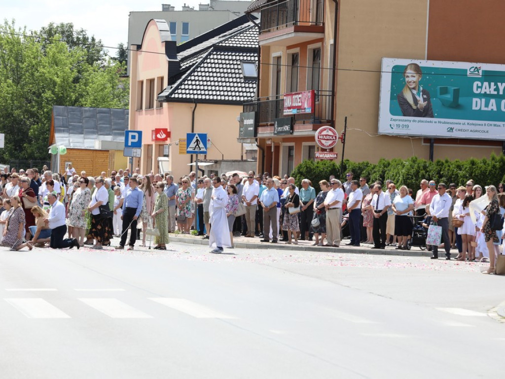Hrubieszów: Procesja Bożego Ciała w parafiach św. Mikołaja i św. Stanisława Kostki [ZDJĘCIA]