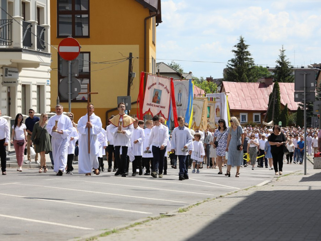 Hrubieszów: Procesja Bożego Ciała w parafiach św. Mikołaja i św. Stanisława Kostki [ZDJĘCIA]