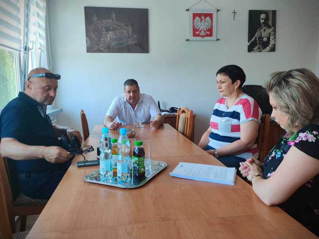 Gmina Uchanie: Umowa na wodociąg w Chyżowicach podpisana [ZDJĘCIA]