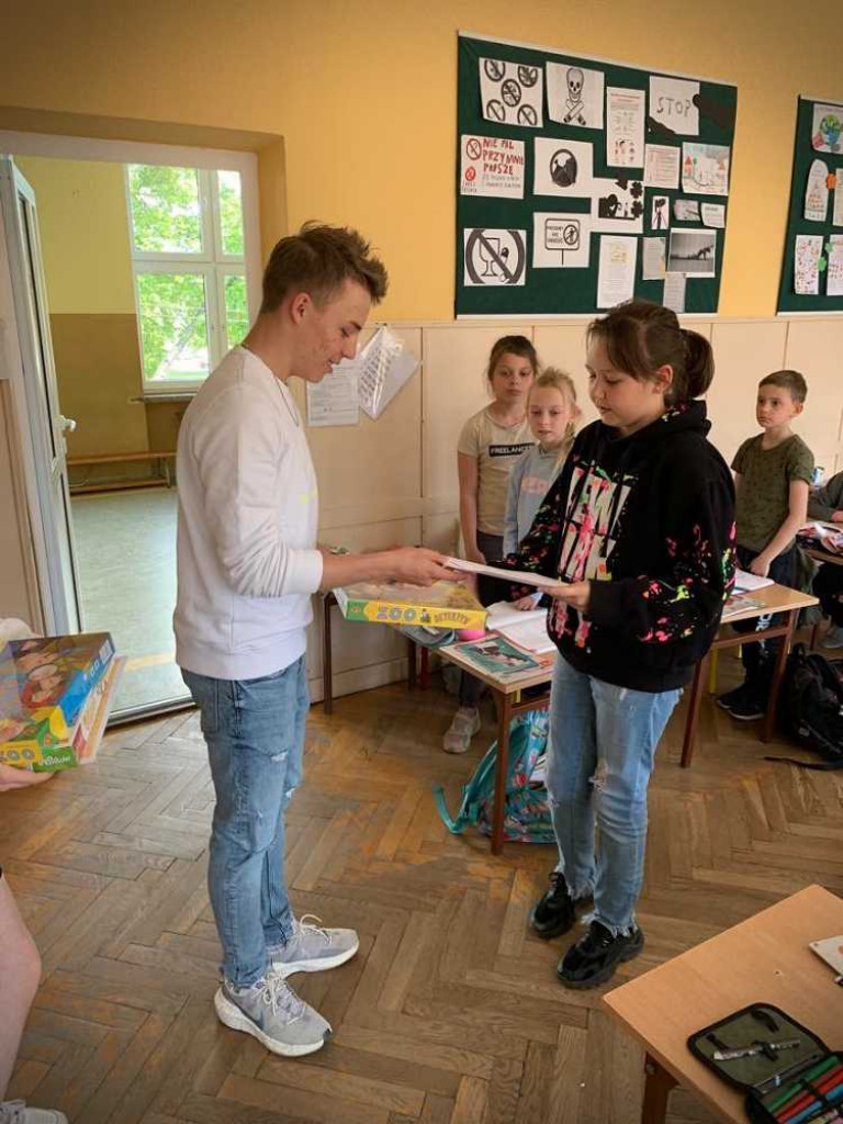 Hrubieszów: Sukcesy Jedynki w ogólnopolskim konkursie profilaktycznym [ZDJĘCIA, WIDEO]