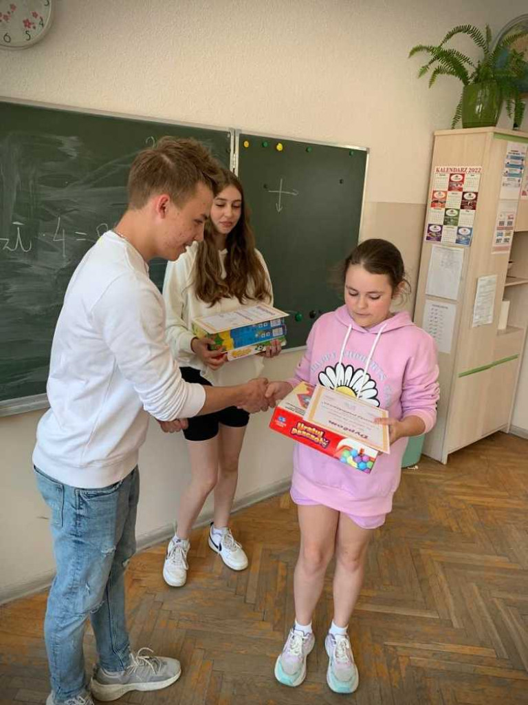 Hrubieszów: Sukcesy Jedynki w ogólnopolskim konkursie profilaktycznym [ZDJĘCIA, WIDEO]