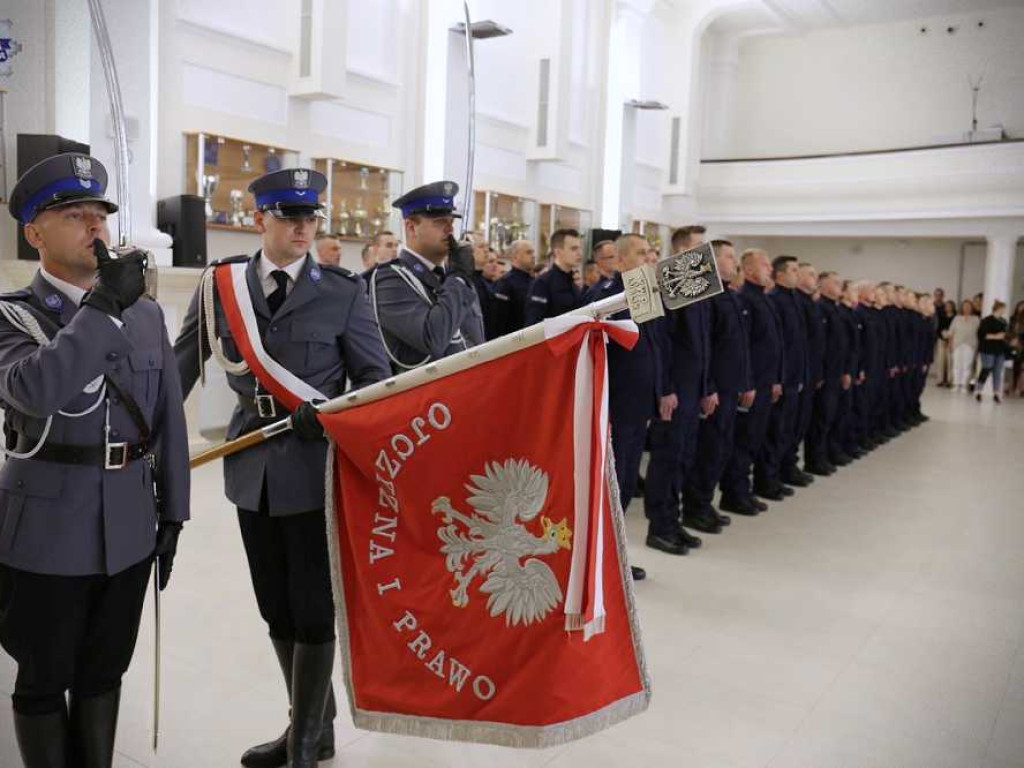 Ślubowanie nowych policjantów. Będą służyć również w Hrubieszowie [ZDJĘCIA]