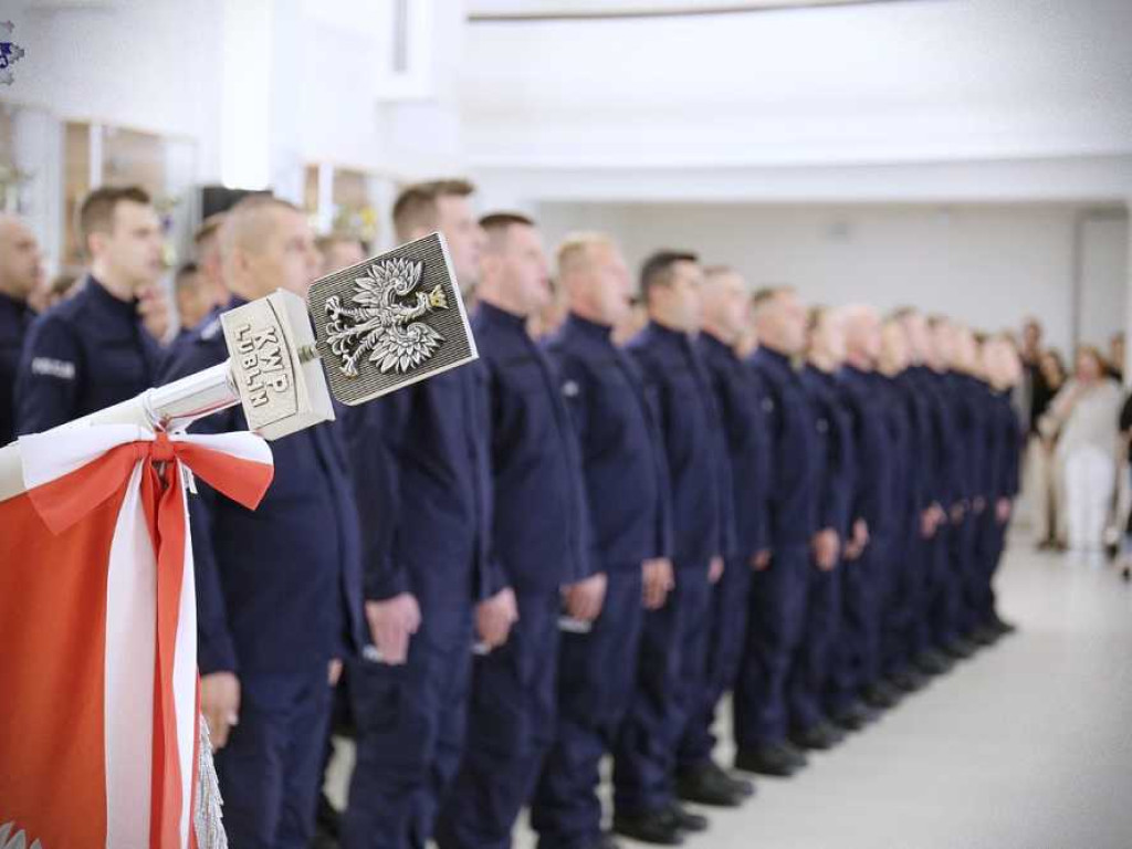 Ślubowanie nowych policjantów. Będą służyć również w Hrubieszowie [ZDJĘCIA]