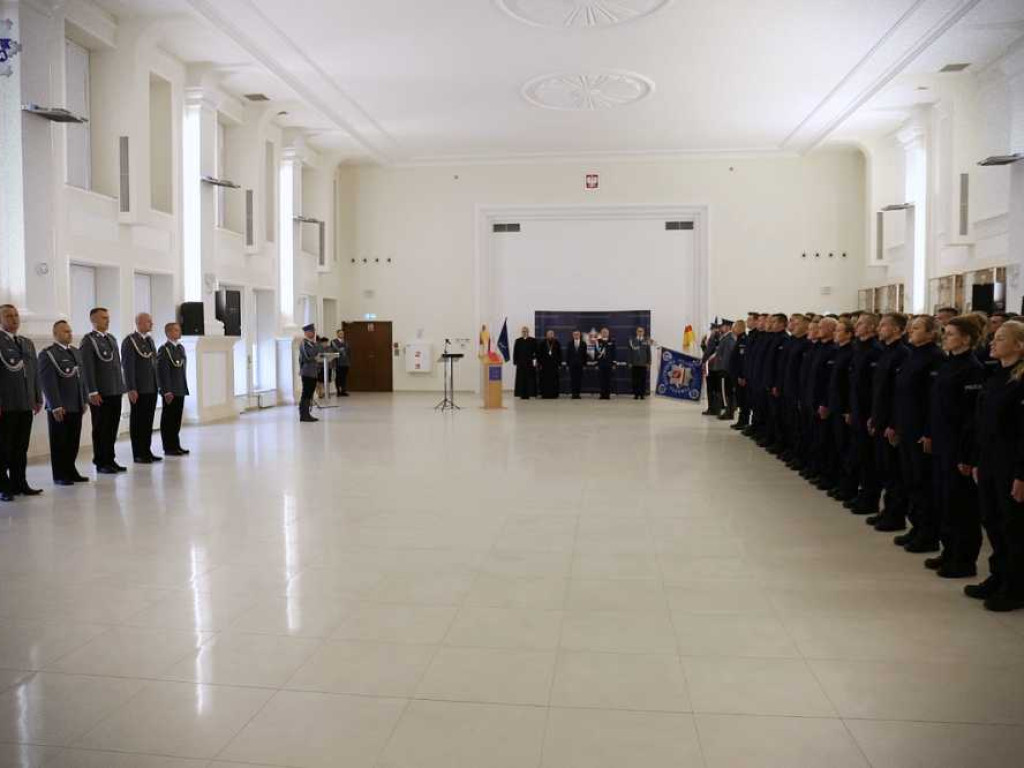 Ślubowanie nowych policjantów. Będą służyć również w Hrubieszowie [ZDJĘCIA]