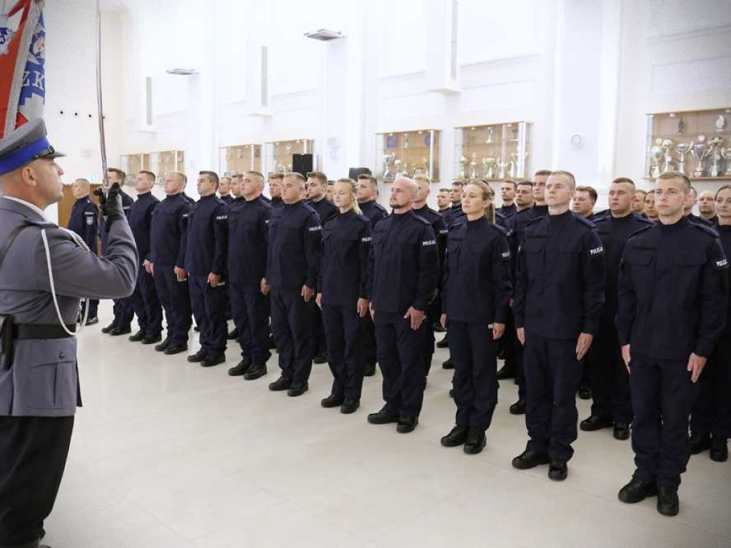 Ślubowanie nowych policjantów. Będą służyć również w Hrubieszowie [ZDJĘCIA]