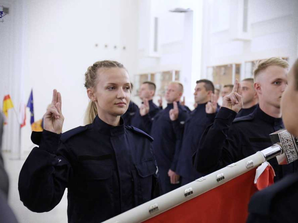 Ślubowanie nowych policjantów. Będą służyć również w Hrubieszowie [ZDJĘCIA]