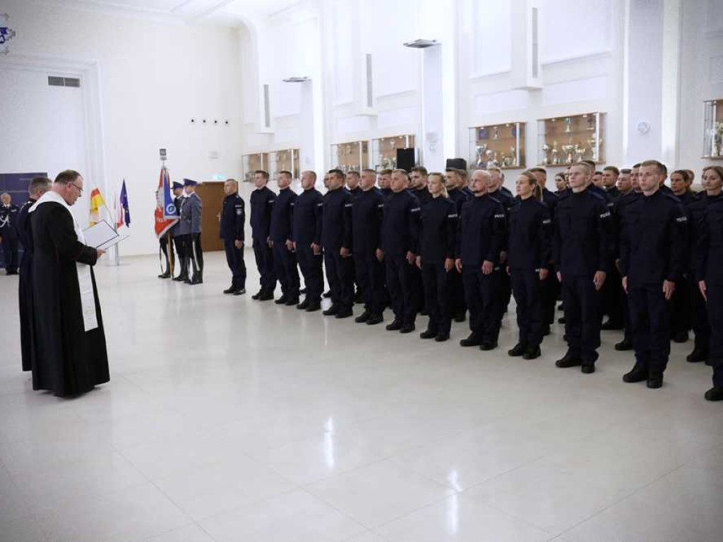 Ślubowanie nowych policjantów. Będą służyć również w Hrubieszowie [ZDJĘCIA]