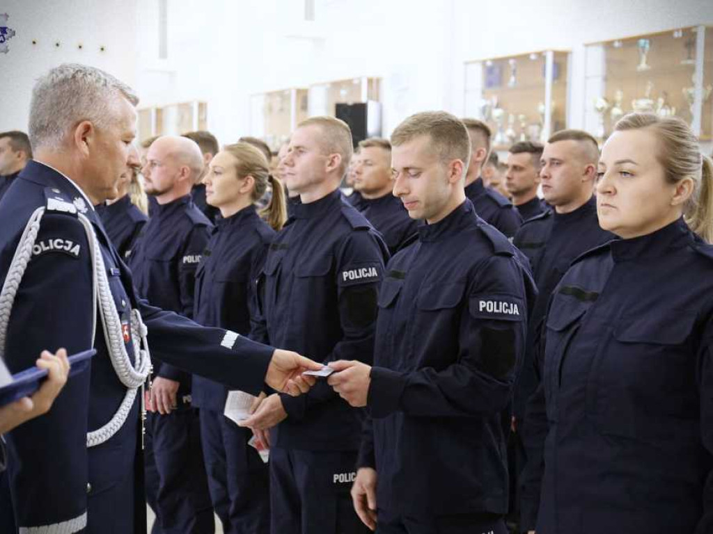 Ślubowanie nowych policjantów. Będą służyć również w Hrubieszowie [ZDJĘCIA]