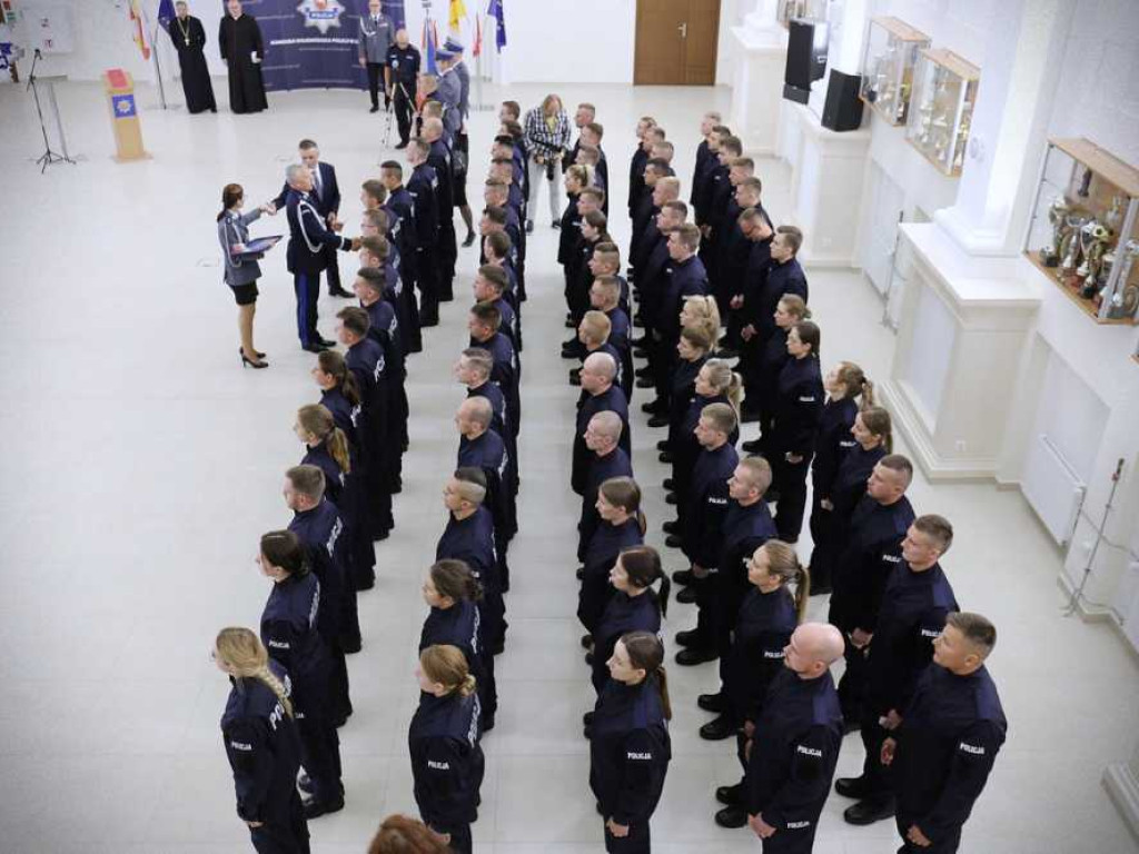 Ślubowanie nowych policjantów. Będą służyć również w Hrubieszowie [ZDJĘCIA]