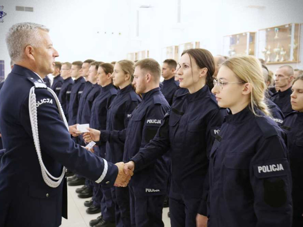 Ślubowanie nowych policjantów. Będą służyć również w Hrubieszowie [ZDJĘCIA]