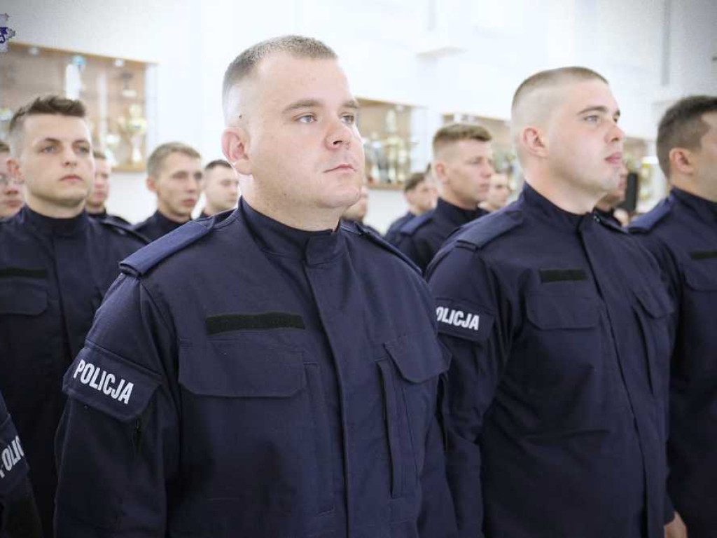 Ślubowanie nowych policjantów. Będą służyć również w Hrubieszowie [ZDJĘCIA]