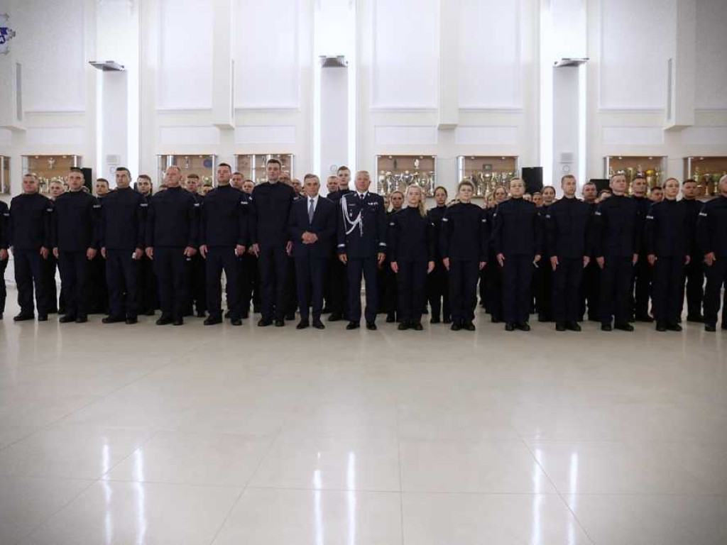 Ślubowanie nowych policjantów. Będą służyć również w Hrubieszowie [ZDJĘCIA]