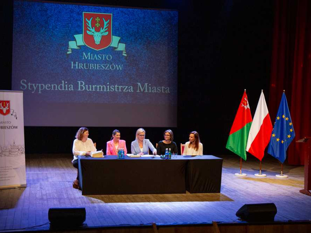 Stypendia Burmistrza Miasta Hrubieszowa wręczone [ZDJĘCIA]