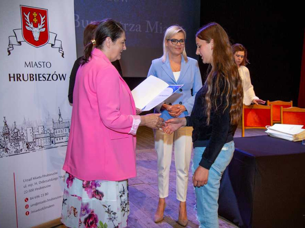Stypendia Burmistrza Miasta Hrubieszowa wręczone [ZDJĘCIA]