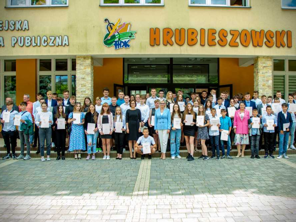 Stypendia Burmistrza Miasta Hrubieszowa wręczone [ZDJĘCIA]
