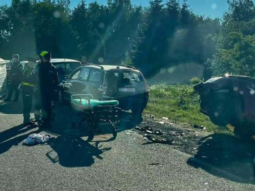 Groźny wypadek w Zosinie. Dwie osoby w stanie ciężkim [ZDJĘCIA]