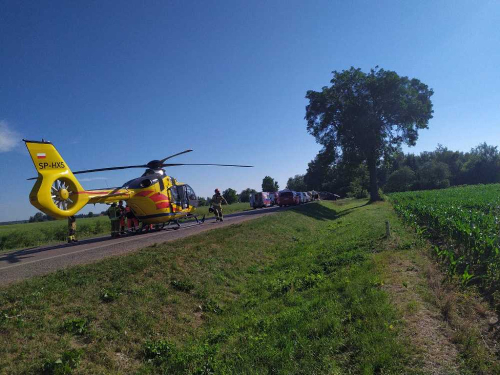 Groźny wypadek w Zosinie. Dwie osoby w stanie ciężkim [ZDJĘCIA]