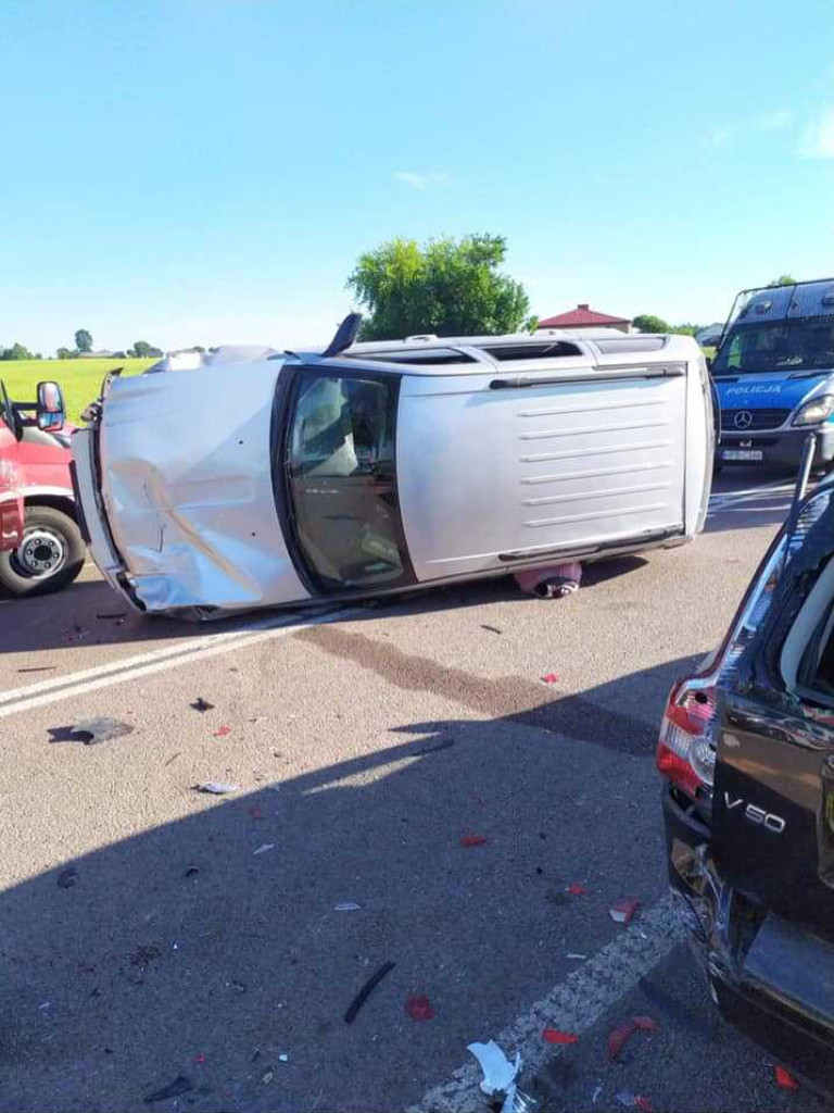 Groźny wypadek w Zosinie. Dwie osoby w stanie ciężkim [ZDJĘCIA]