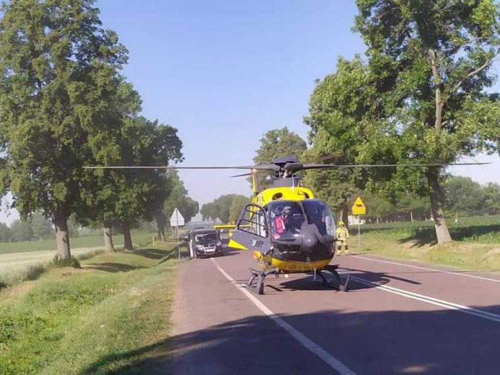 Groźny wypadek w Zosinie. Dwie osoby w stanie ciężkim [ZDJĘCIA]