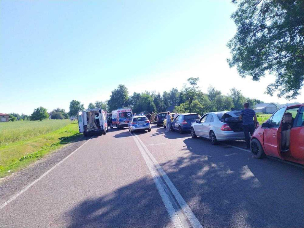 Groźny wypadek w Zosinie. Dwie osoby w stanie ciężkim [ZDJĘCIA]