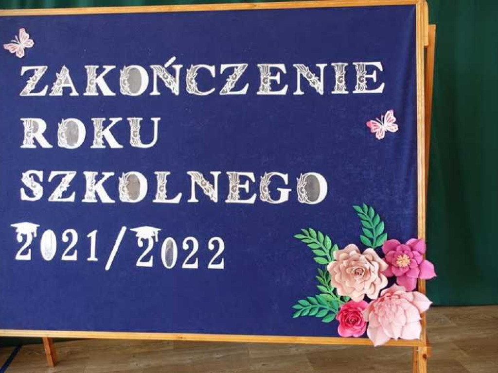 Zakończenie roku szkolnego w hrubieszowskiej Dwójce. Nagrody dla uczniów i absolwentów [ZDJĘCIA]